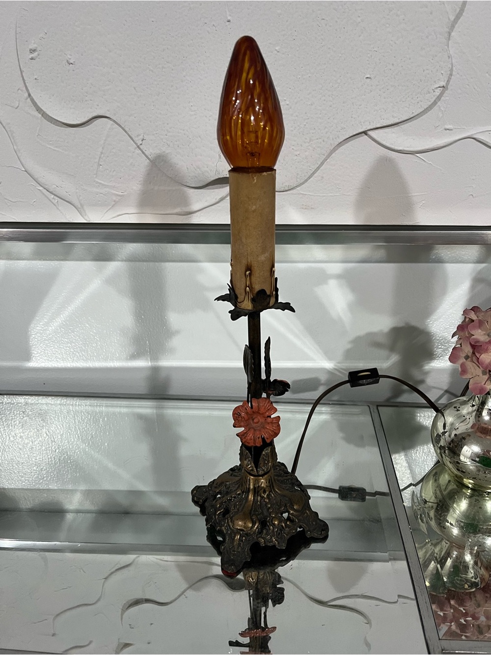 Vintage 1920 floral table lamp